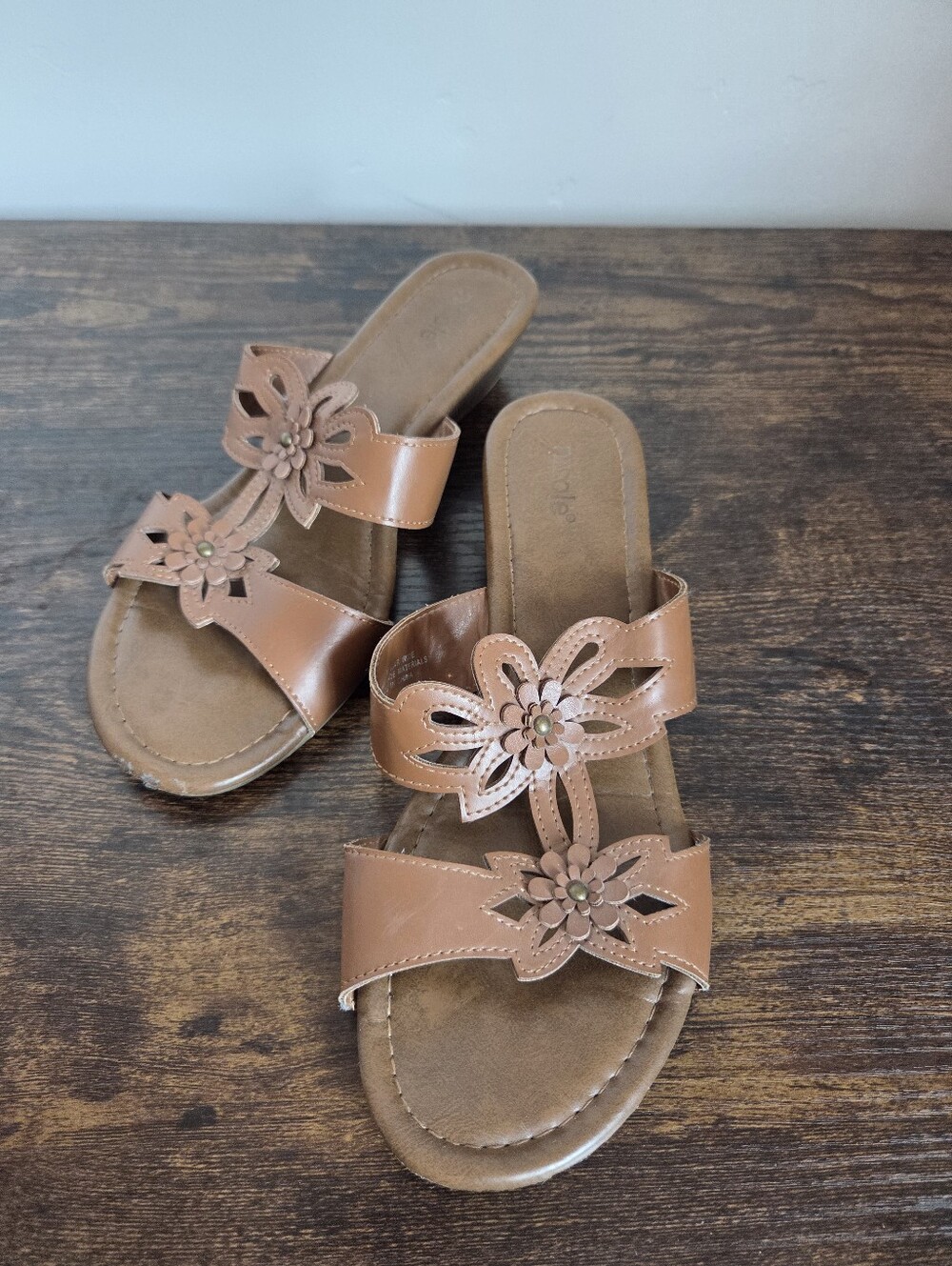 Cognac Brown Faux Leather Sandals Shoes Low Wedge Heels Floral Laser Cut 9 Wide